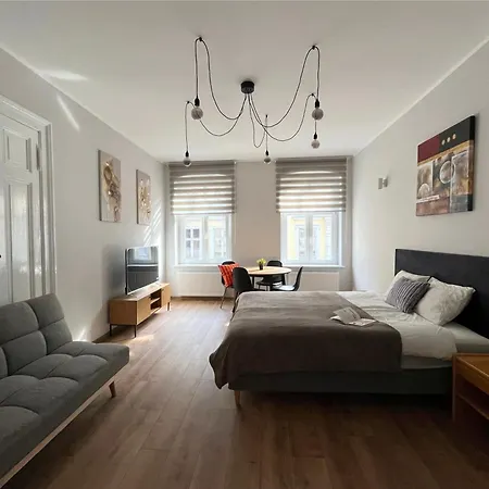 Adm Polwiejska 16 דירה