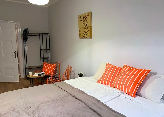 Adm Półwiejska 16 *